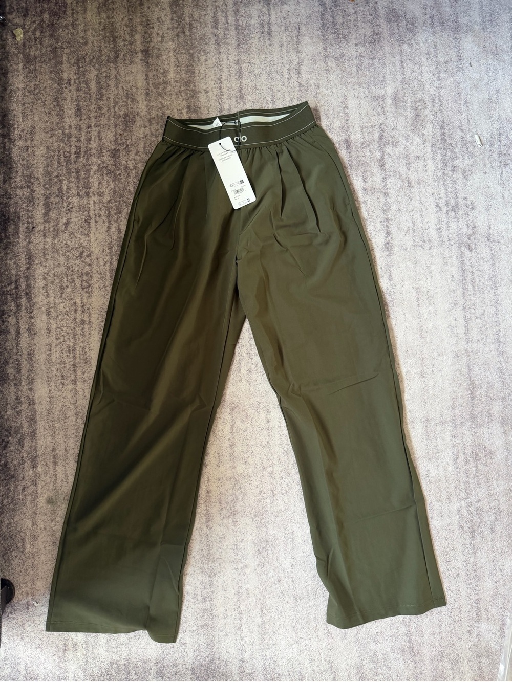 ALO Yoga Men's Olive Relaxed Straight-Leg Chinos